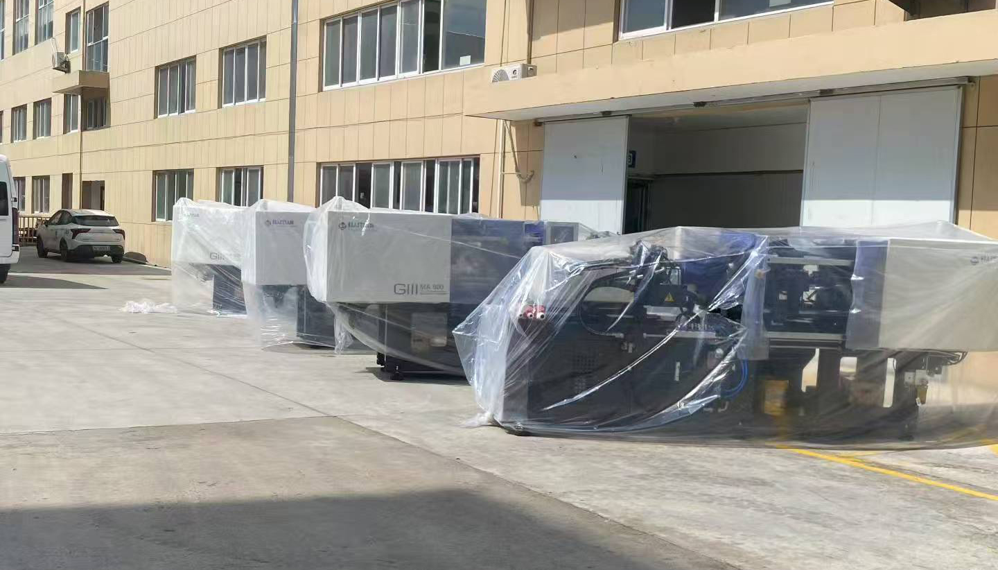 Fabrika bahçesine yeni enjeksiyon kalıplama makineleri yerleştirildi