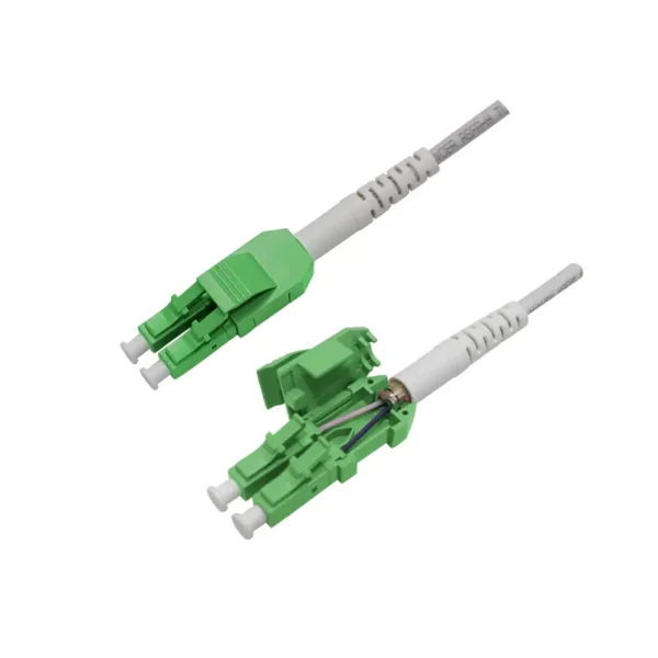 Connecteurs à fibre optique Green LC APC Uniboot en position fermée et ouverte